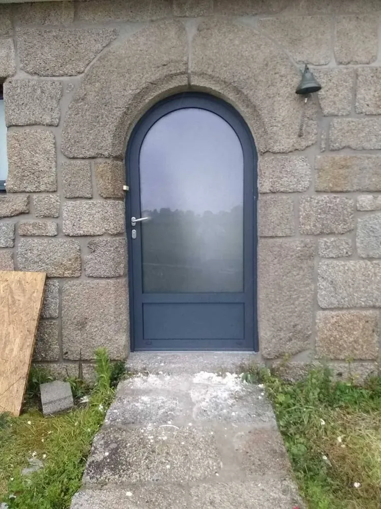 Pose de porte près de Brest